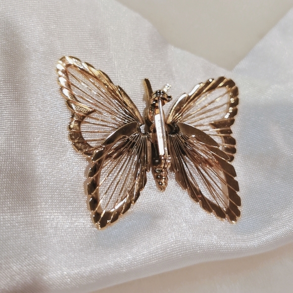 Butterfly 🦋 brooch - Picture 2 of 3